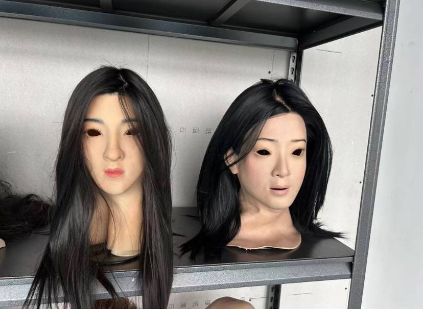 hyper realistic feminne mask